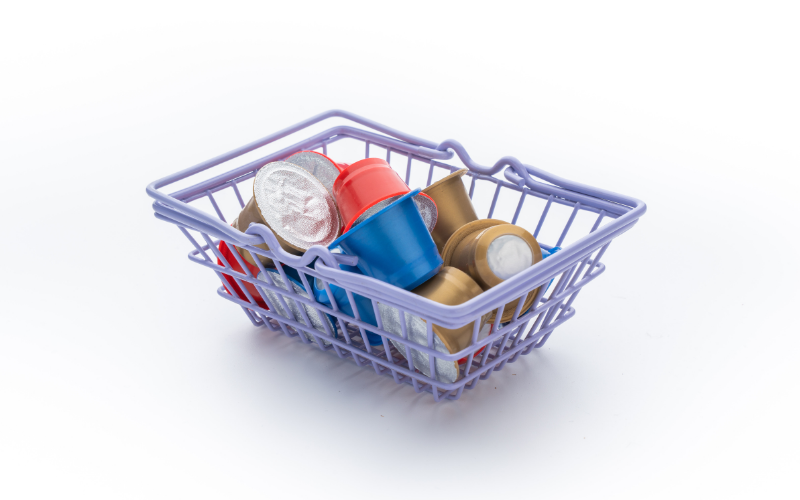 Mini Metal Storage Rack for Desktop Decoration Shopping Hand Basket for Scattered Items Storage